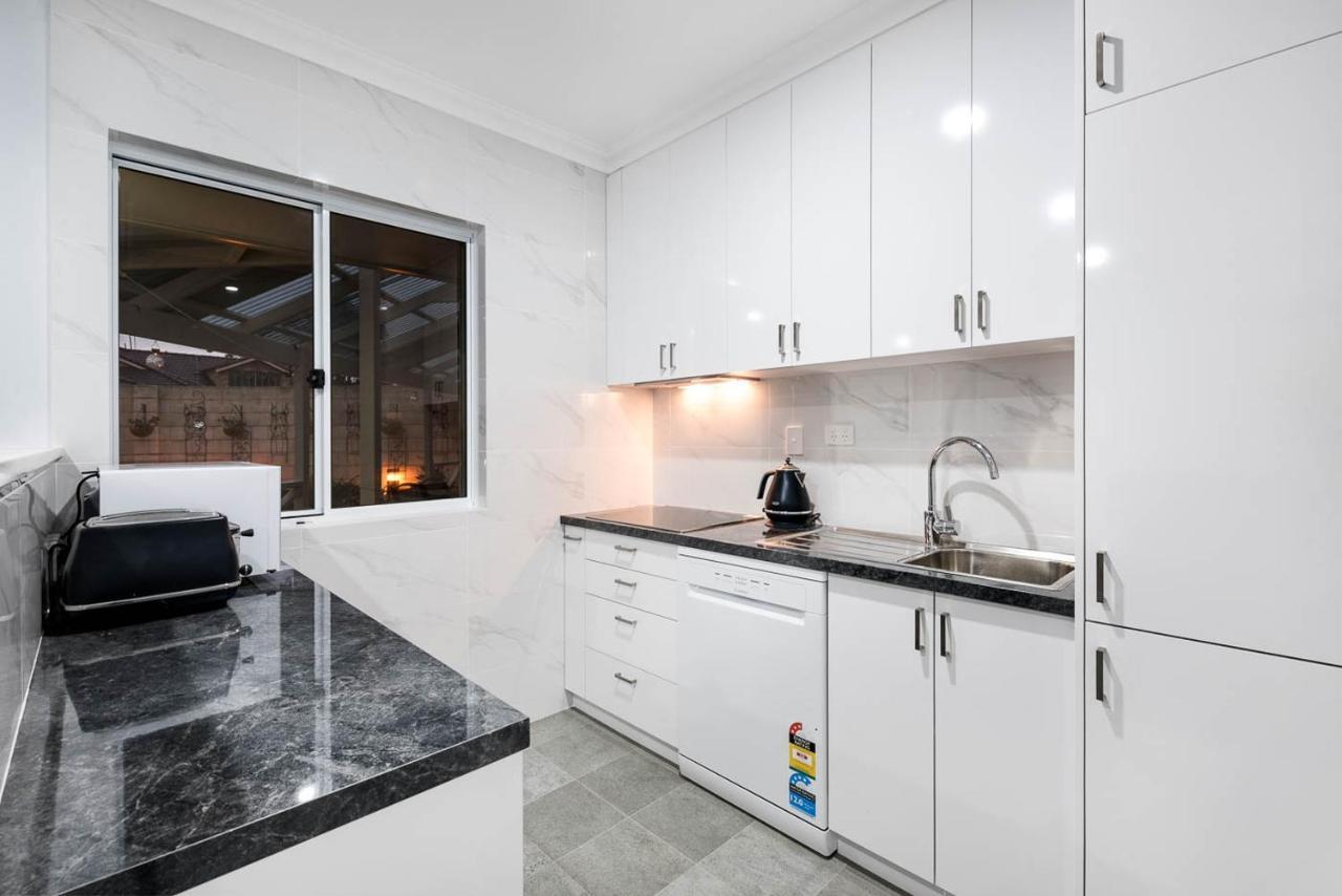 12 Streeton Promenade Perth Exterior foto